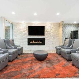 Clarion Pointe - Greensboro Coliseum Area